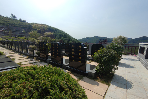 沈阳陵园墓碑碑文书写的常见形式